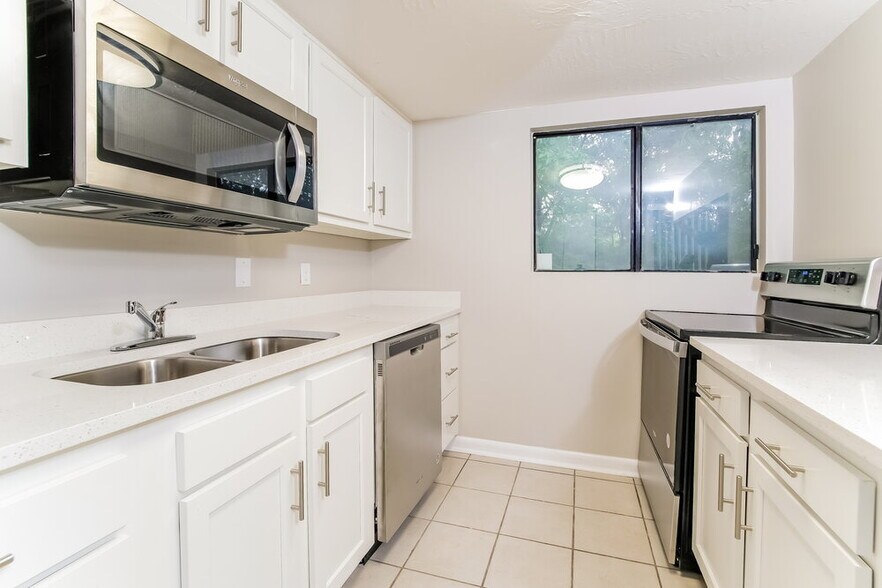 Building Photo - 6911 Coleus Ct