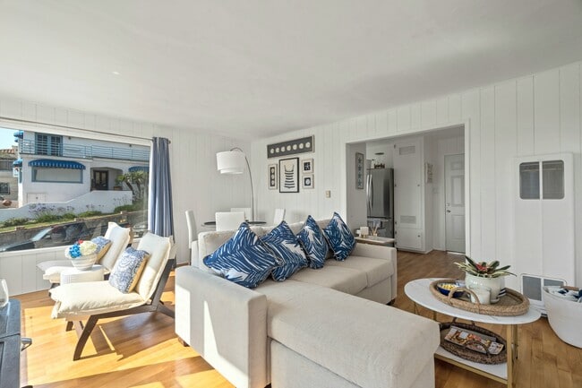 Building Photo - 2464 Hermosa Ave