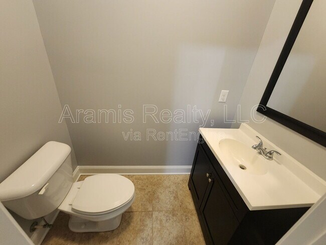 Building Photo - 200 Marion Pl NE