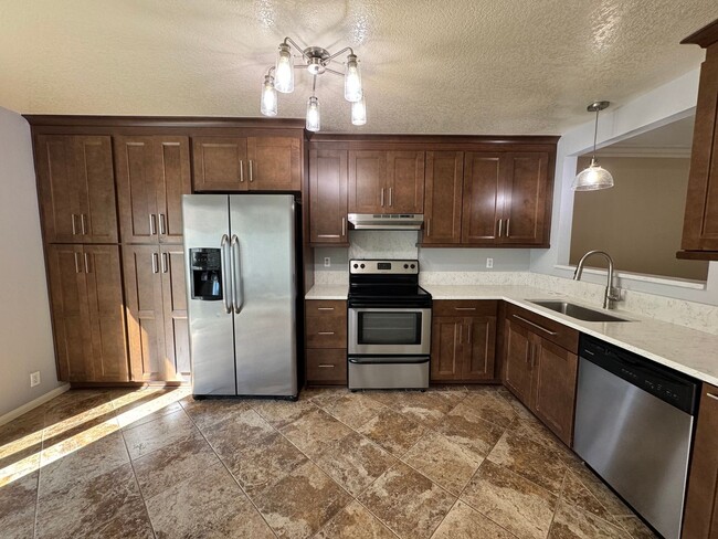 Building Photo - Beautiful 2Bd/1.5Ba Townhome in Orange w/A...