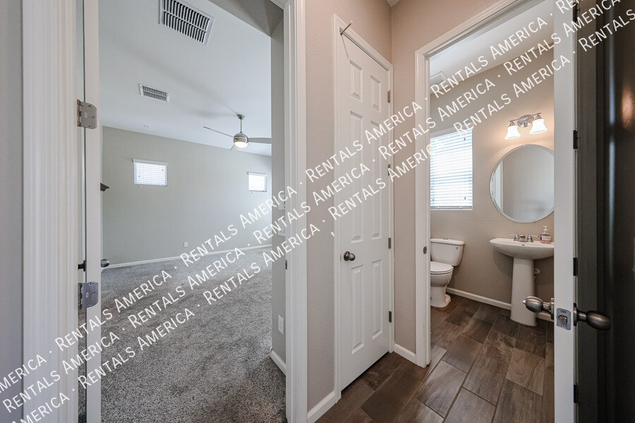 Building Photo - 3865 E Dogwood Pl