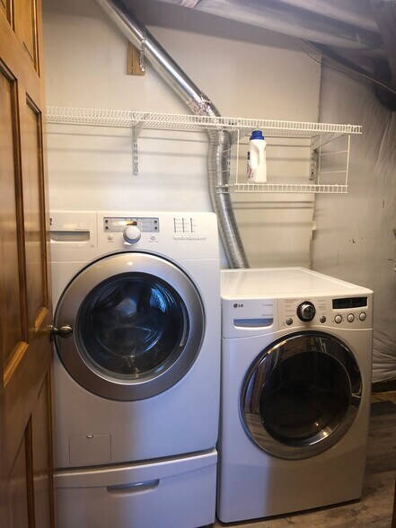 Private Laundry Room - 23205 Bay Oaks Ave