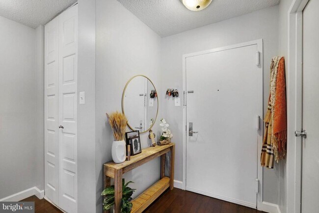 Building Photo - 4500 S Four Mile Run Dr