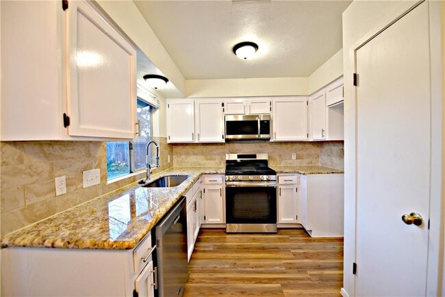 Building Photo - 805 Lone Tree Ct