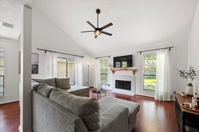 Building Photo - 7752 High Village Dr