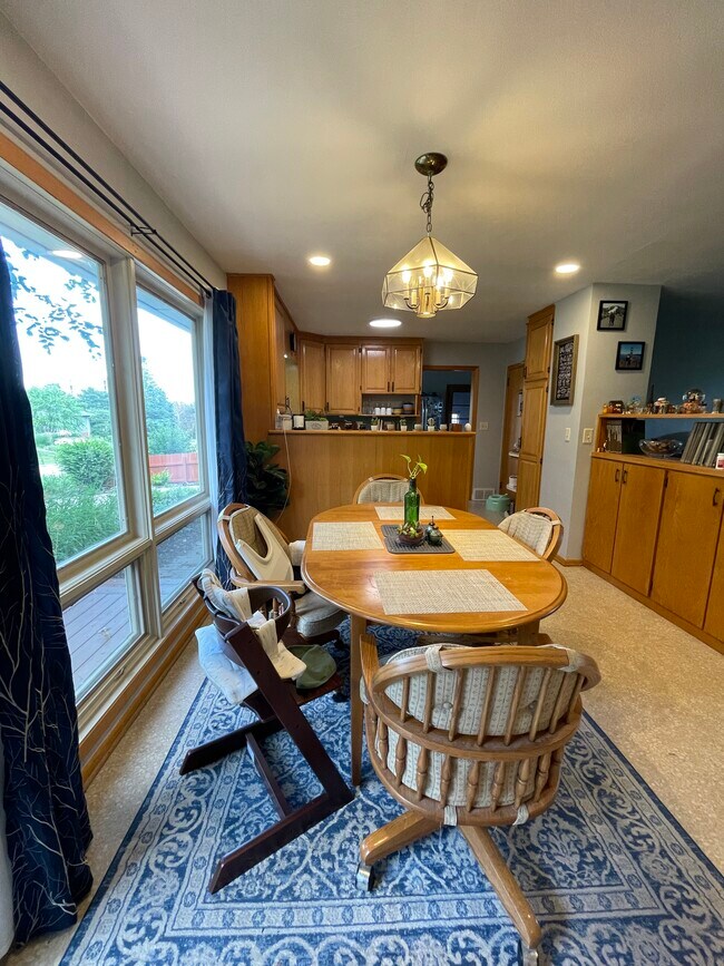 Building Photo - 2018 Greenbriar Cir