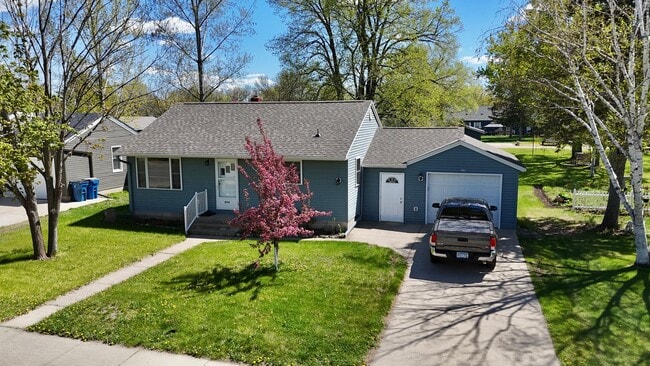 Building Photo - 3 Bedroom 1 Bath Home in St. Joseph!