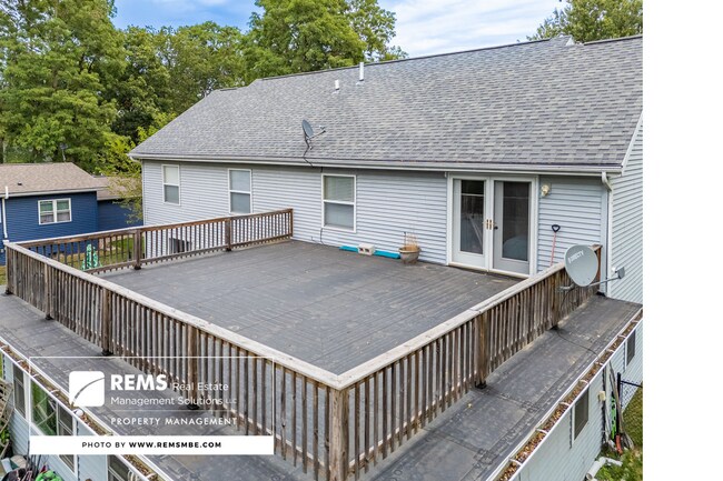 Building Photo - 815 Island Ct