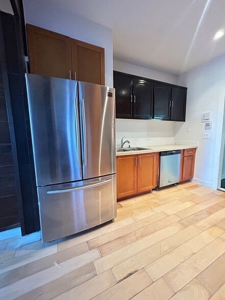 Building Photo - 10210 Newville Ave