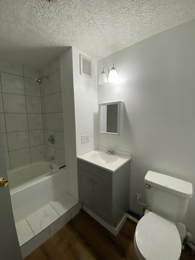 Building Photo - 174 N Buhl Farm Dr