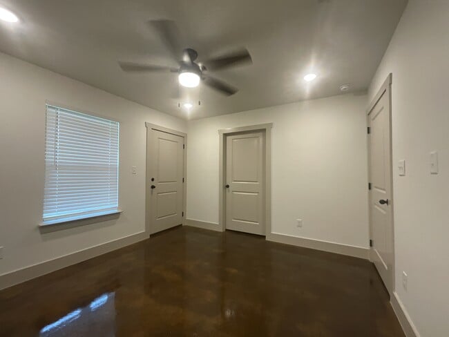 Building Photo - 533 Bradburn Rd