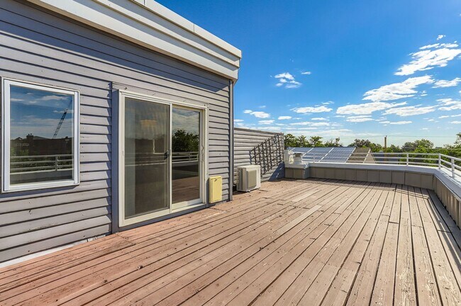 Building Photo - AMAZING LOCATION 2 Bed 2 Bath Condo In The Heart of Downtown Boulder
