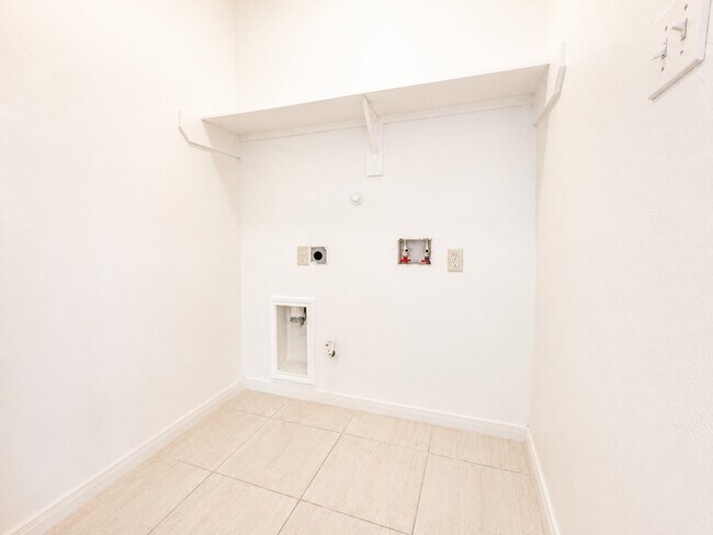 Building Photo - 7219 Brookville Ln