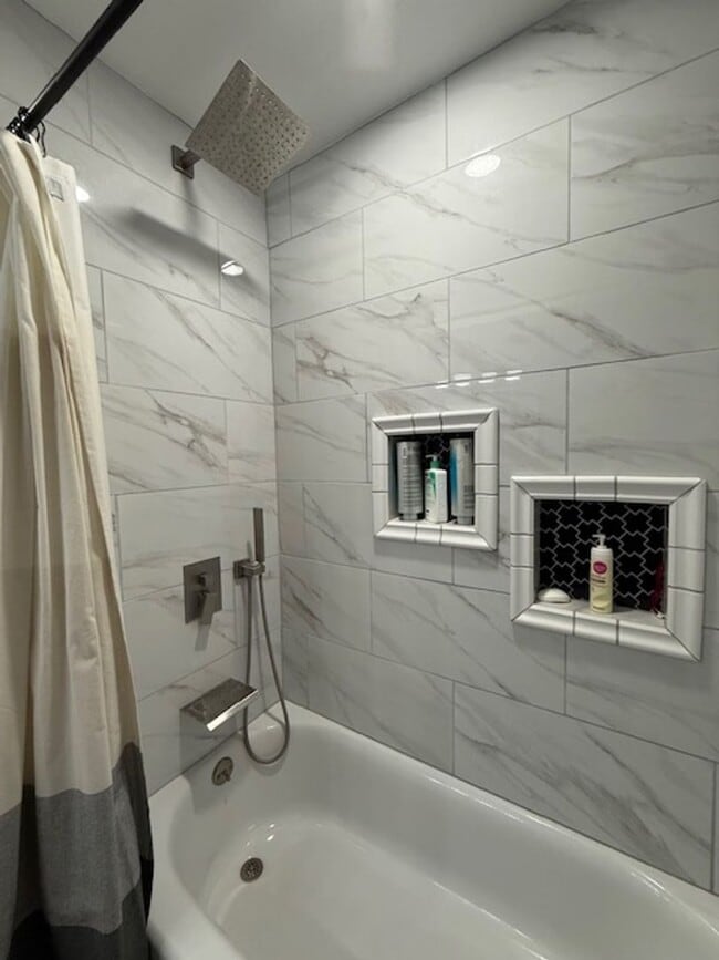 Building Photo - Remodeled 1bed/1bath right in the heart of...