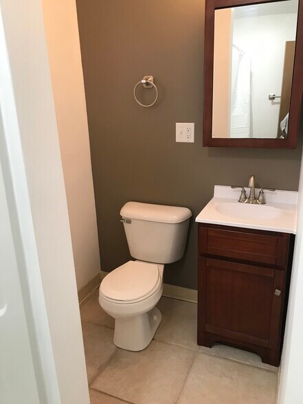 Building Photo - 4814 Whyem Dr