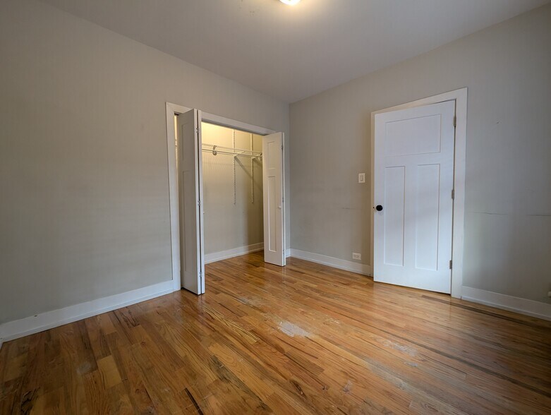 Building Photo - 628 W Cornelia Ave