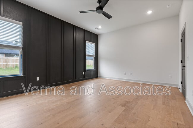 Building Photo - 1081 Whistler St