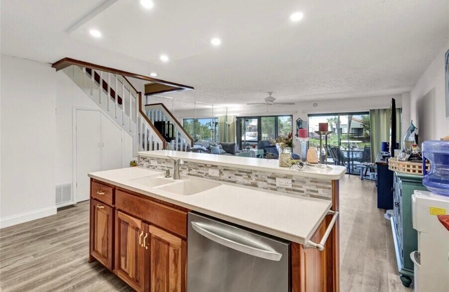 Building Photo - 25188 Marion Ave