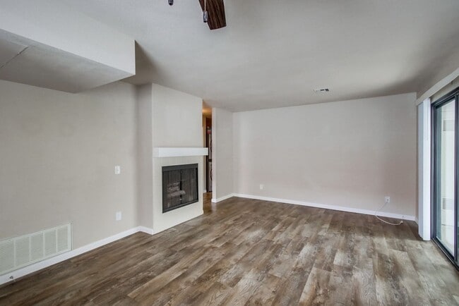 Building Photo - Must see beautiful condo in Rancho Penasquitos!
