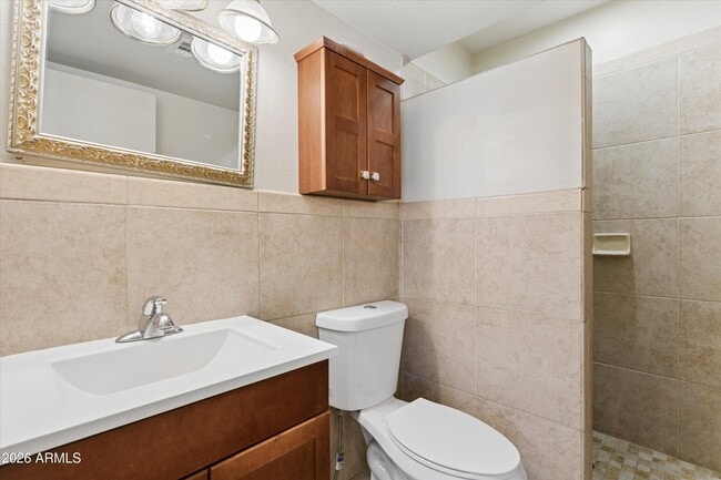 Building Photo - 7010 N 68th Dr