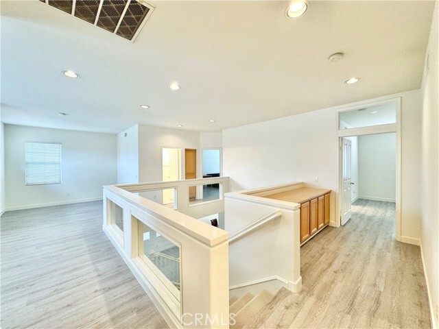 Building Photo - 9 Green Hollow