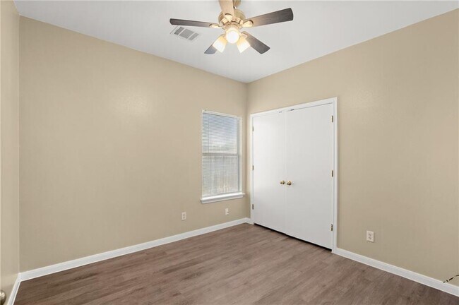 Building Photo - 250 Marvin Cove