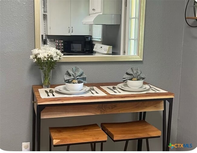 Building Photo - 284 Perryman St