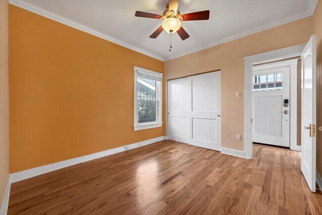 Building Photo - Stunning Craftsman Home in the Heart of Denver!