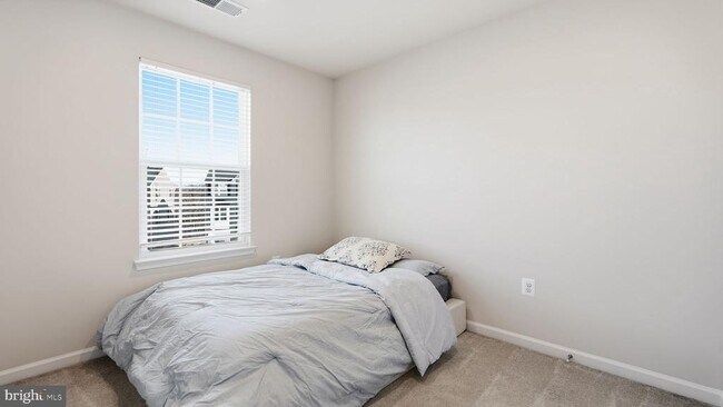 Building Photo - 1790 Scenic Lp