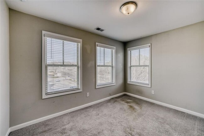 Building Photo - 901 Sunset Park Dr