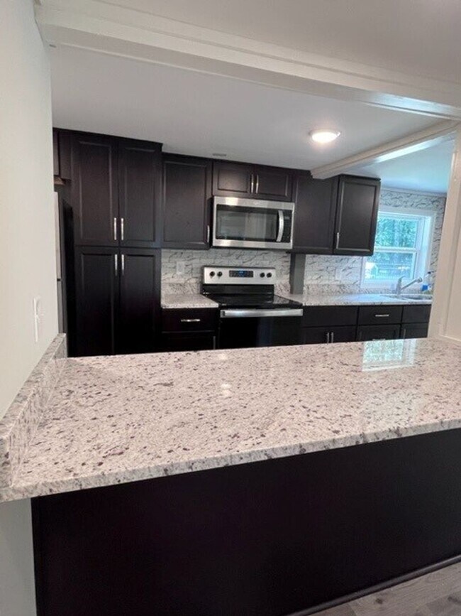 Building Photo - Lake View