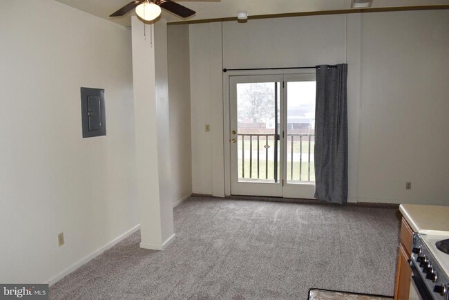 Building Photo - 1121 Stanley Ave