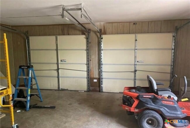 Building Photo - 200 Uecker Dr