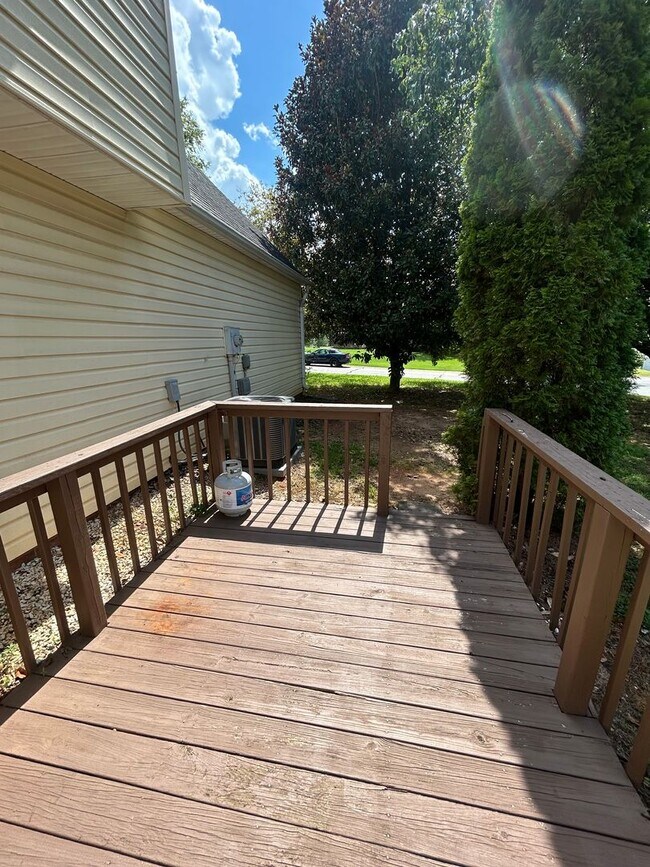 Building Photo - Simpsonville, SC 3BD/2.5BA Plus Bonus, 170...