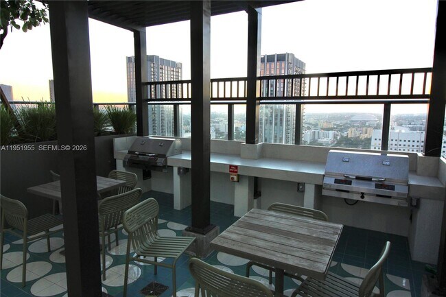 Building Photo - 698 NE 1st Ave