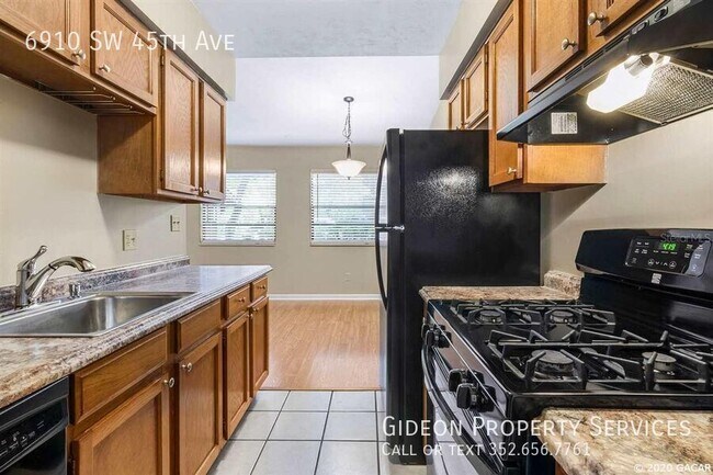 Building Photo - 6910 SW 45th Ave