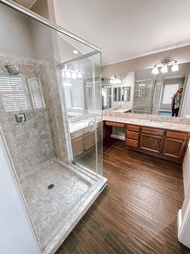 Building Photo - Pleasanton home available now!