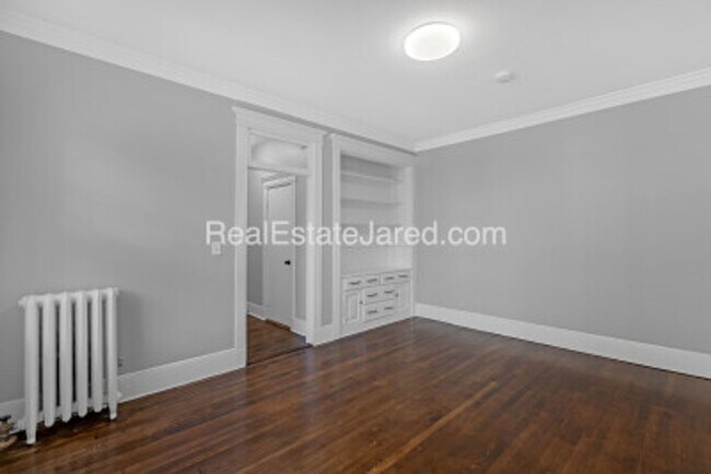 Building Photo - Beautiful, Fully Renovated BU West Campus 4 Bed/2 Bath on Glenville Ave in Allston for 9/1/2026
