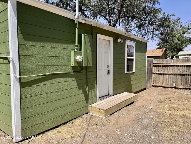 Building Photo - 2405 22nd Pl