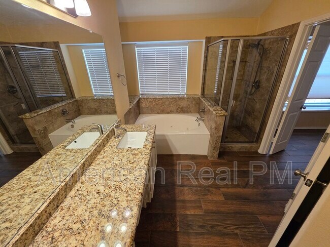 Building Photo - 1209 Shadow Lakes Blvd