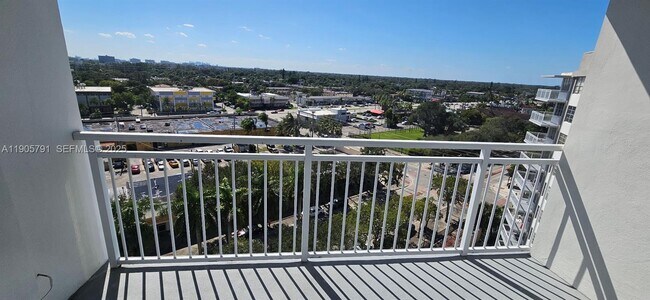 Building Photo - 2025 NE 164th St