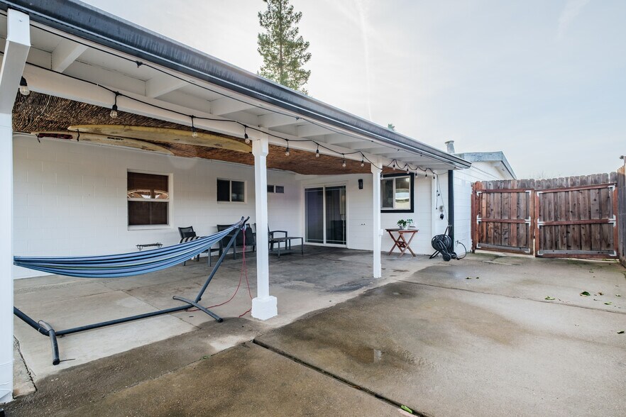 Building Photo - 5521 27th Ave