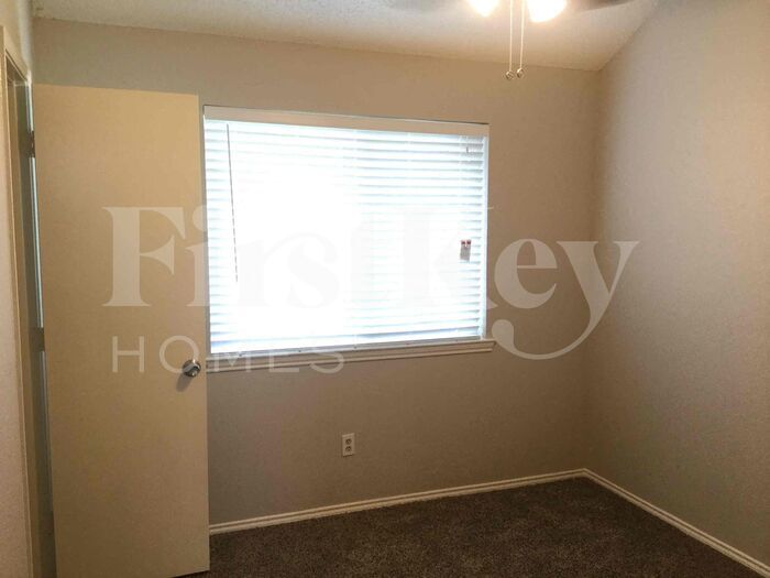 Building Photo - 6800 Running Creek Dr