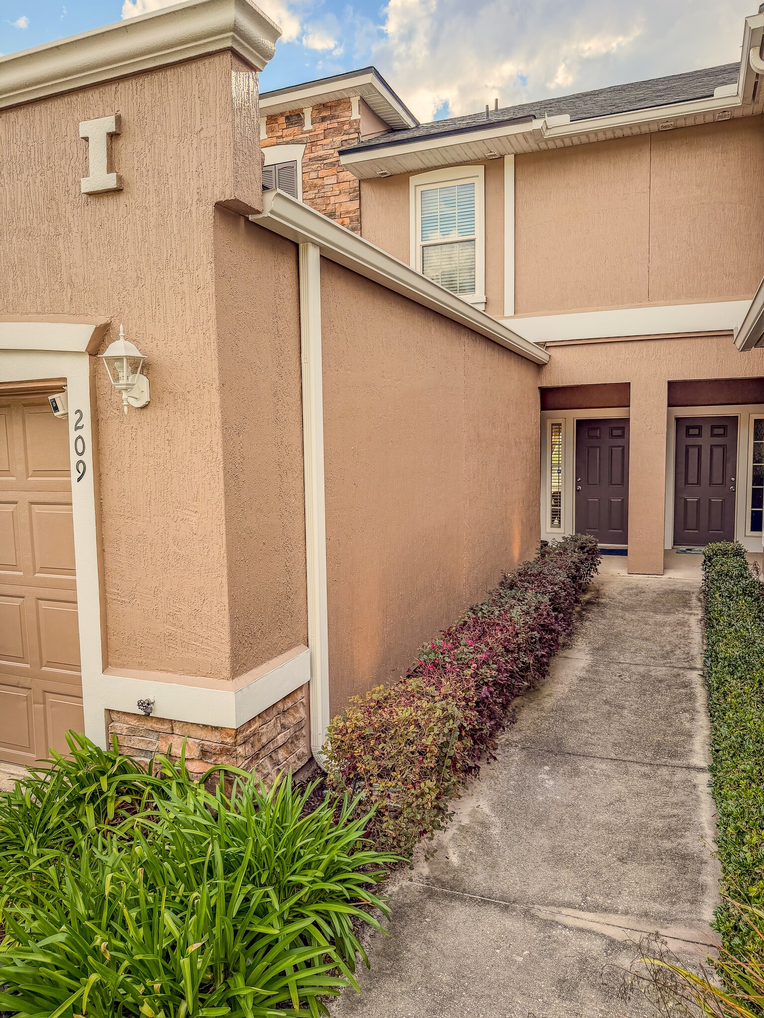 Building Photo - 209 Leese Dr