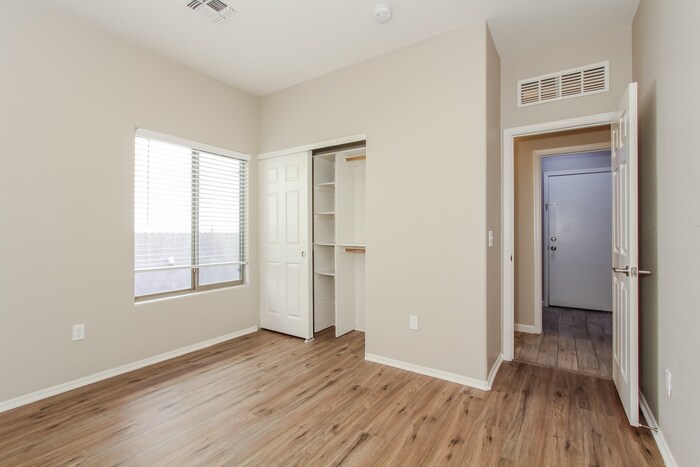 Building Photo - 461 East Placita Rejilla