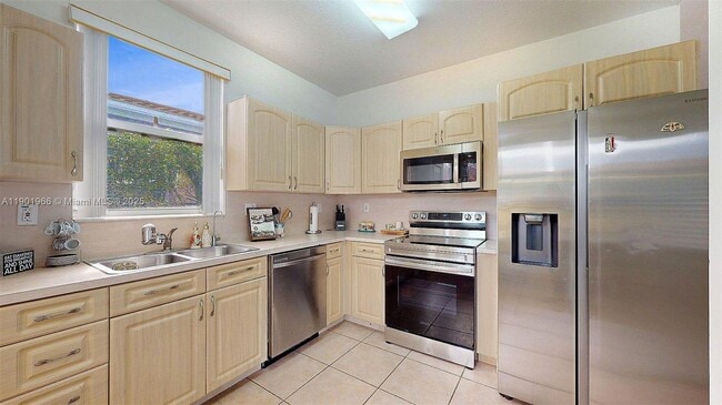 Building Photo - 12567 SW 121st Ave