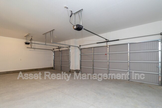 Building Photo - 1730 Silver Chapel Dr