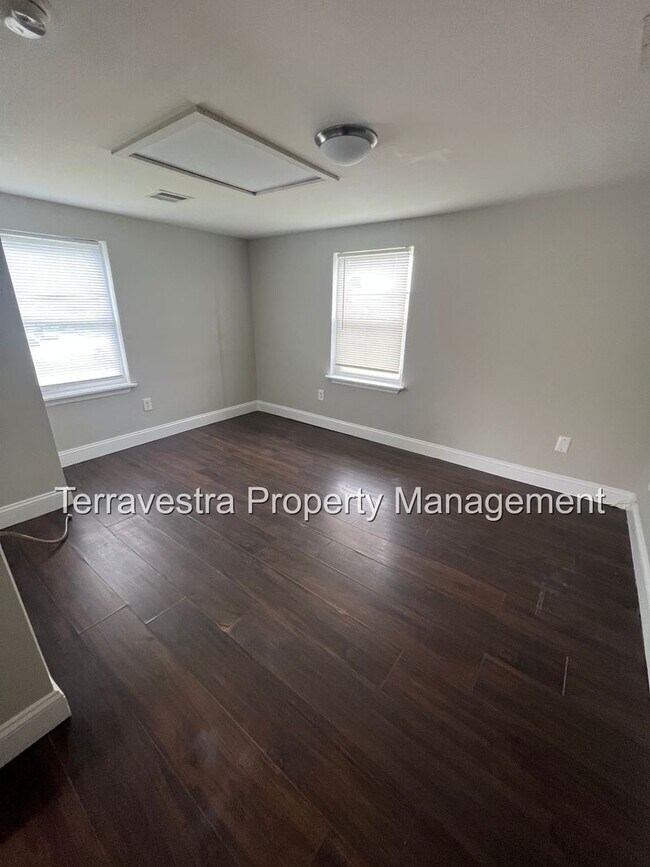 Building Photo - 110 Woodbury - Turnersville Rd