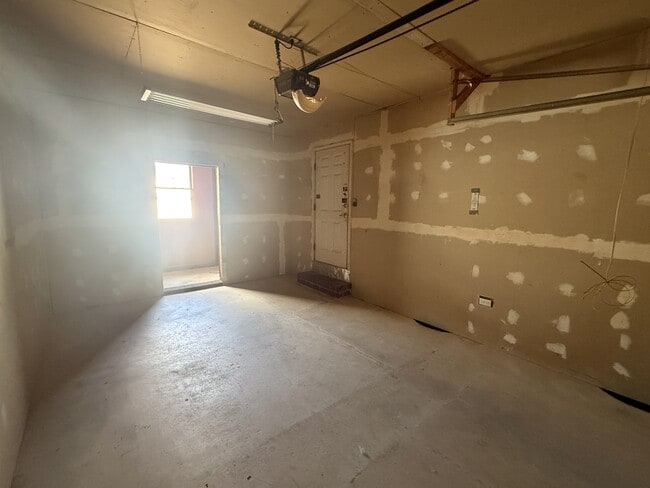 Building Photo - 801 Sunview Dr NW