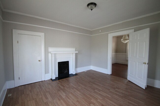 Building Photo - Exclusively Offered By Muse Realty Rentals...